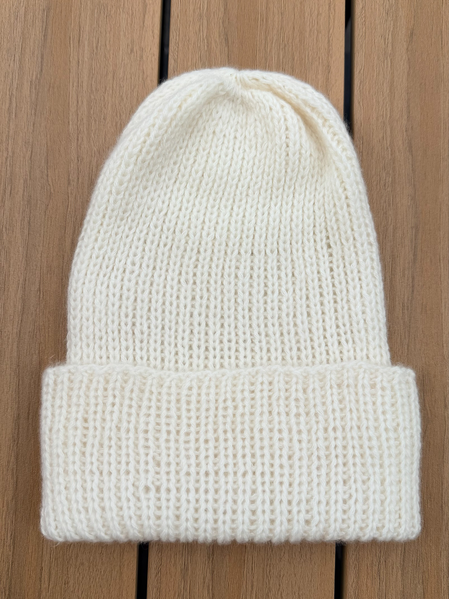 pol_po_Wywijana-czapka-kaszmir-z-jedwabiem-501-177-Neve-40351_2.jpg