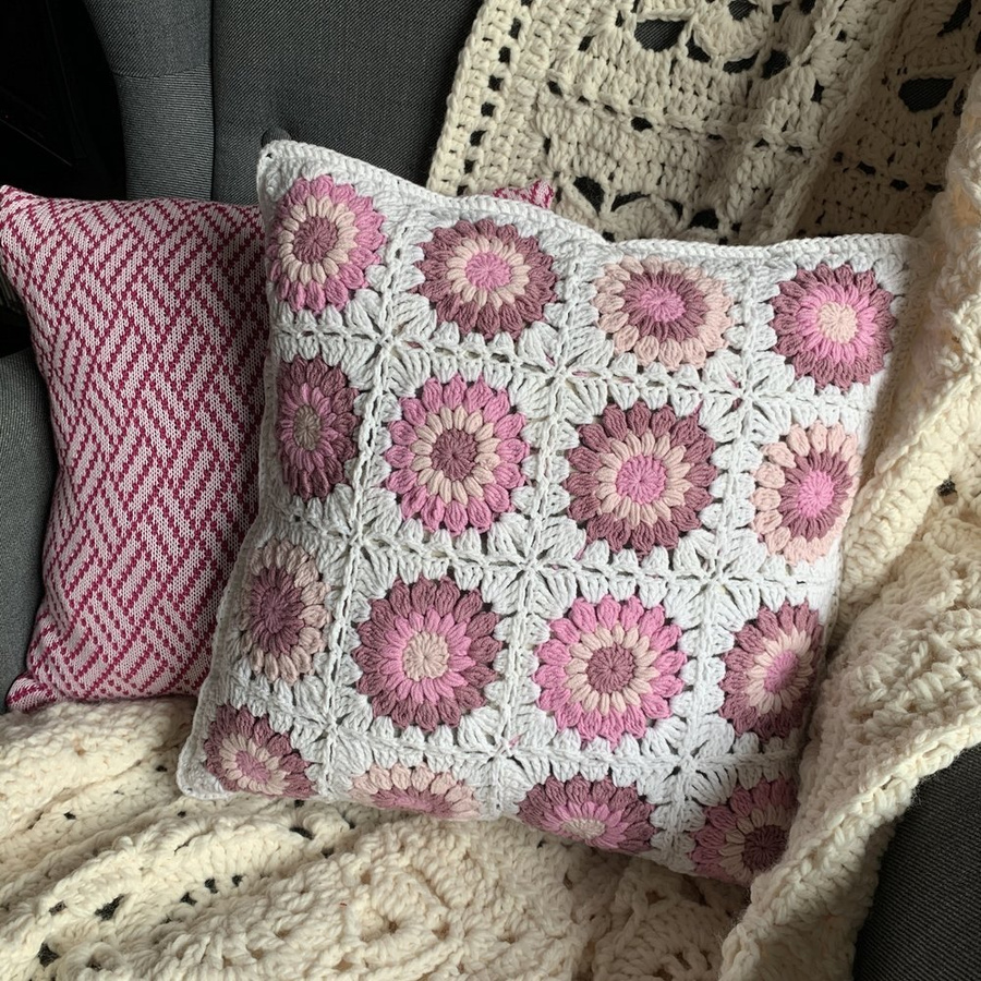 Sweterek, ocieplacz na świecę niebieski