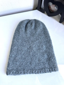 Ciepła czapka ręcznie robiona CHMURKA Alpaka 45 Morze Północne