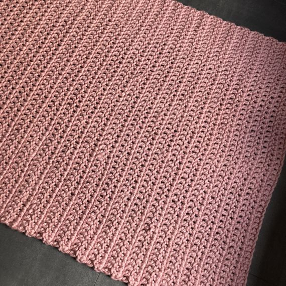 Sweterek, ocieplacz na świecę niebieski