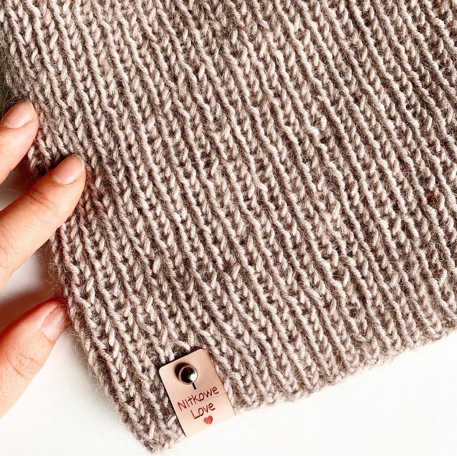 Handgemachte Damenmütze AUREA 100% Baby Merino plus Mohair und Seide 23/20 Hellbeige