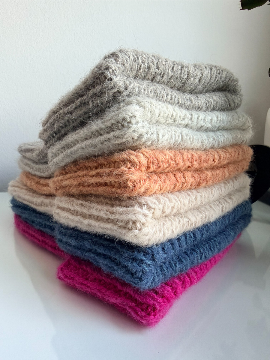 Ręcznie robiona czapka damska MORGANA Alpaka z Jedwabiem 501/02 Jasny Szary