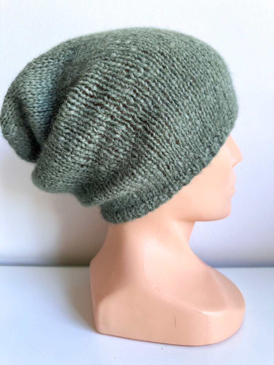 Ciepła czapka ręcznie robiona CHMURKA Alpaka 44 karminowy