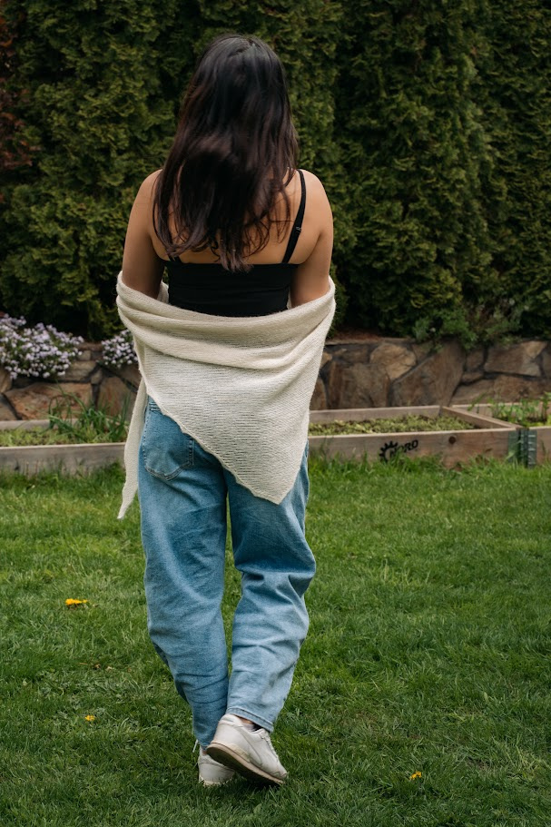 Symmetrical alpaca and silk shawl 01 Ecru