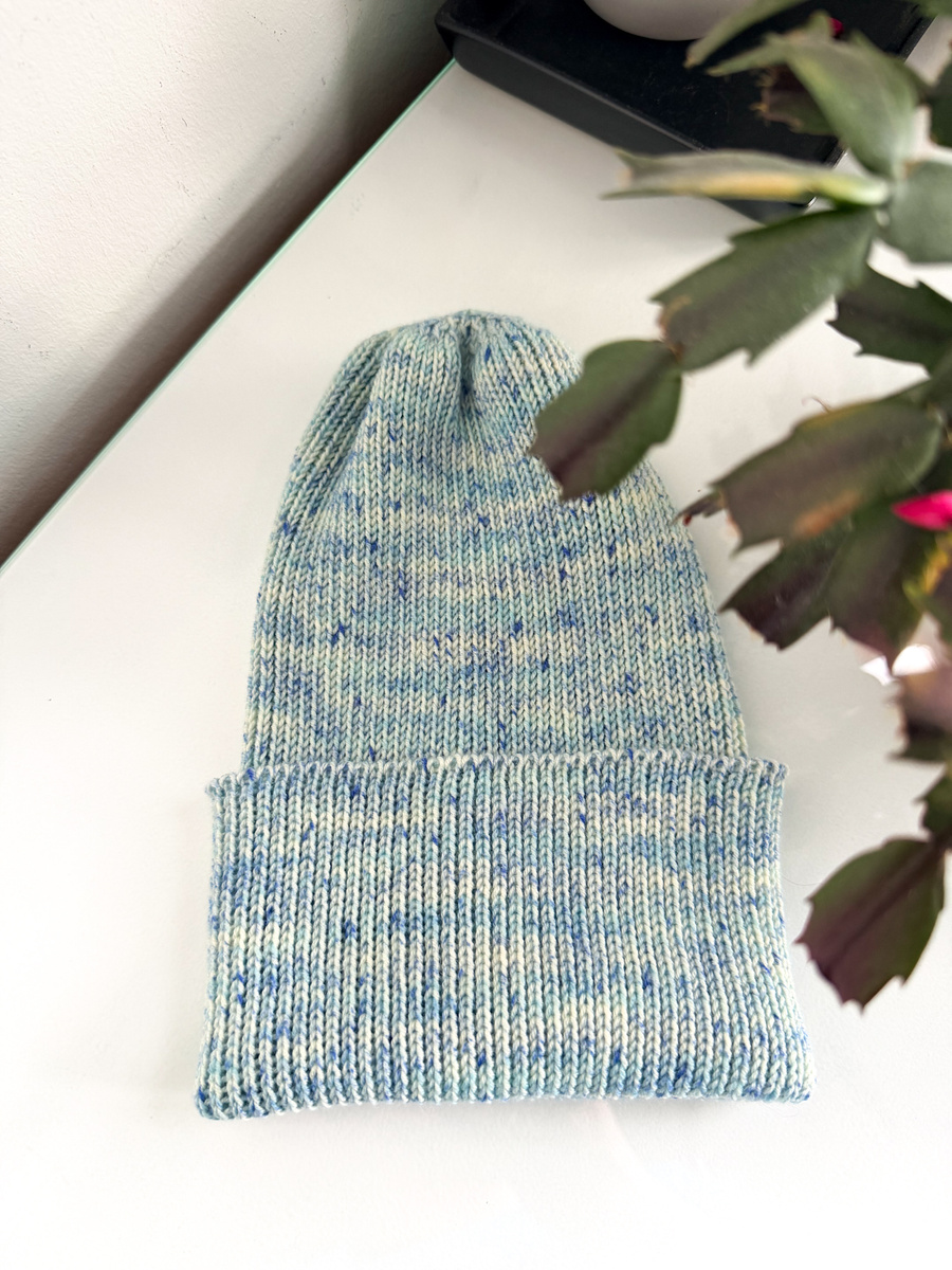 Beanie czapka z wełny merino VARELLA 100% Baby Merino 34 Wrzos