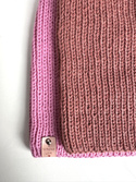NANA – ręcznie robiona czapka z wełny merino 48 Blush zimowa