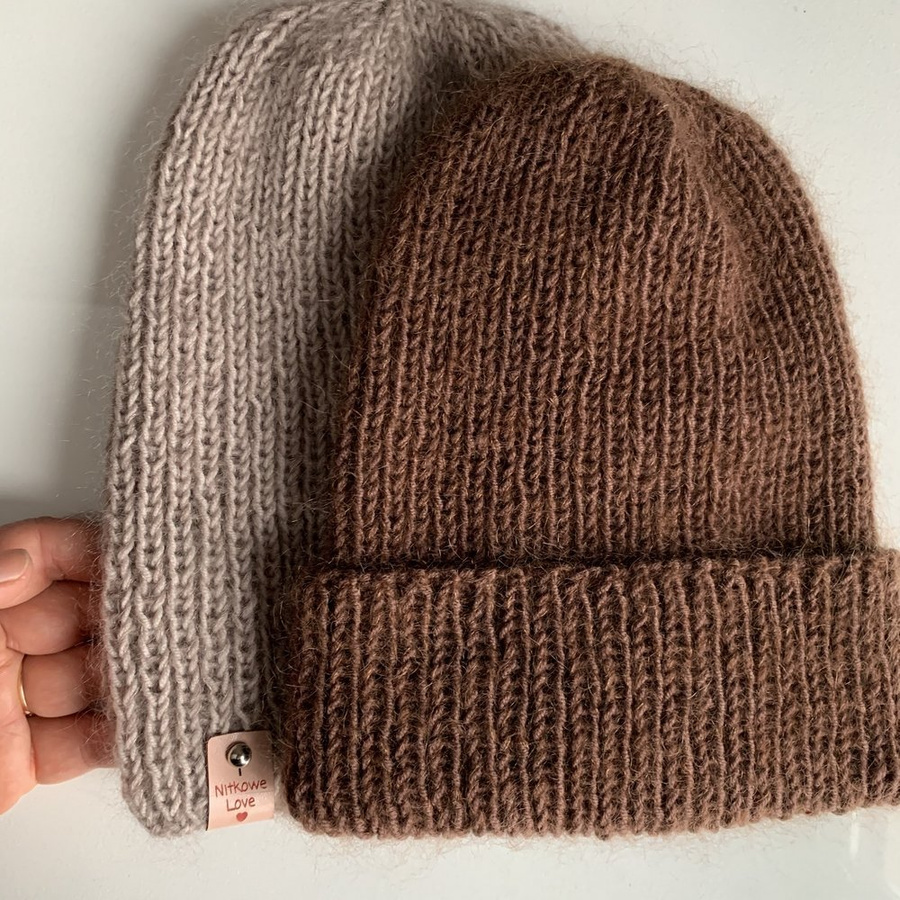 Ręcznie robiona czapka beanie AUREA 100% Baby Merino plus moher i jedwab 52/35 czekolada