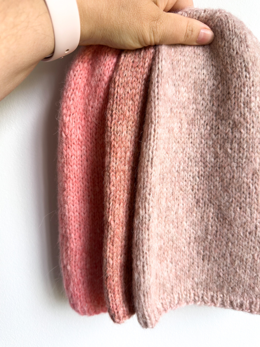 Ciepła czapka ręcznie robiona CHMURKA Alpaka 44 karminowy