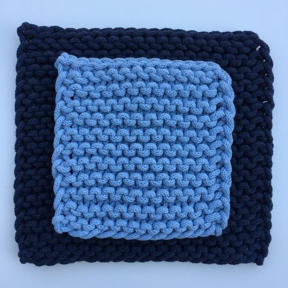 Sweterek, ocieplacz na świecę niebieski