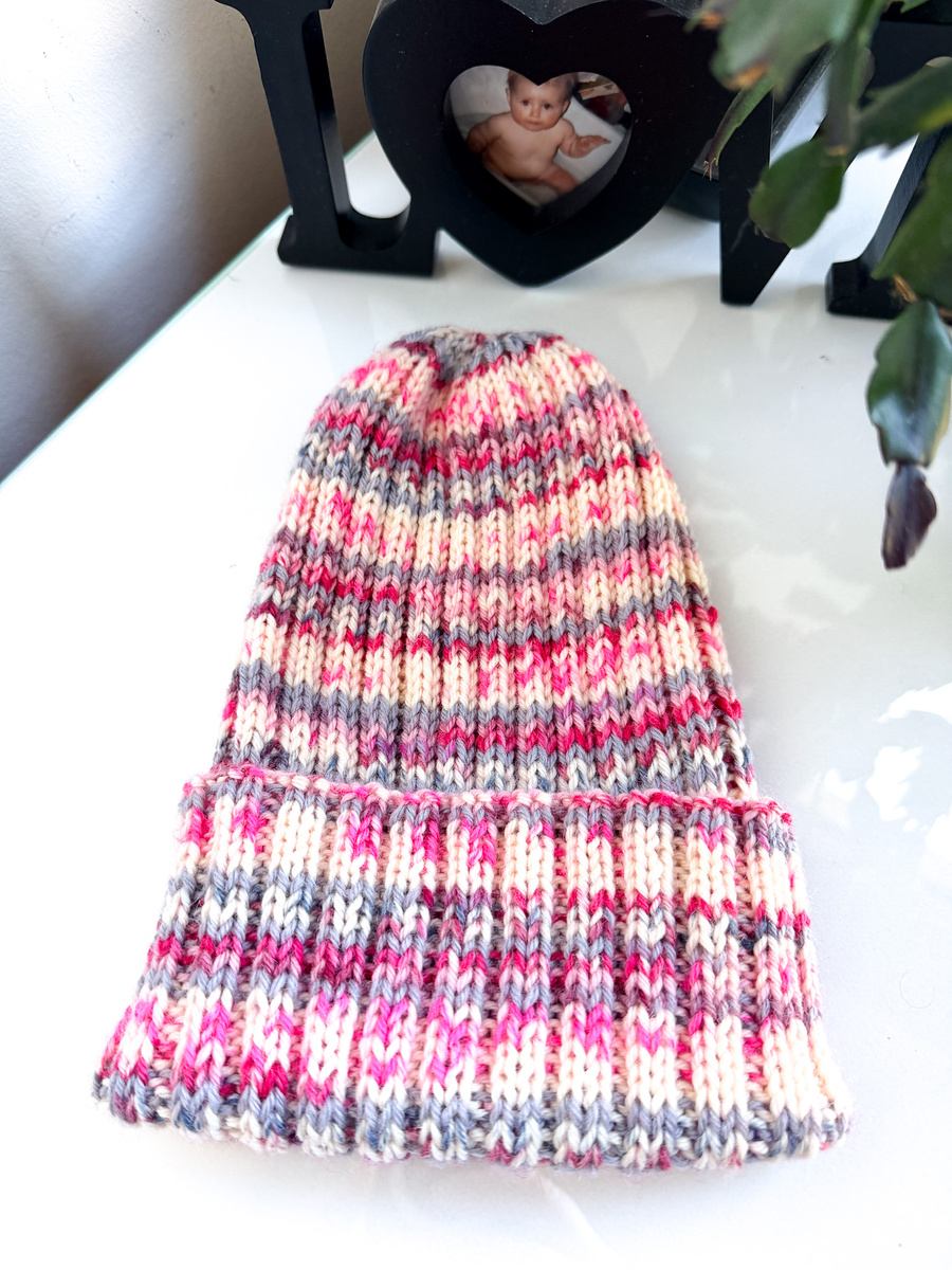 Wywijana czapka NELLI Merynos 19 Jagody i Śmietanka