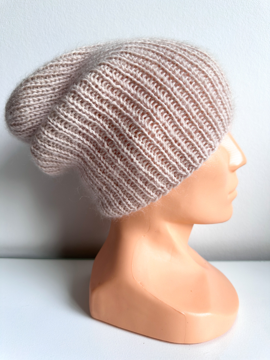 Handmade Czapka damska AUREA 100% Baby Merino plus moher i jedwab 56/59 Marcepan