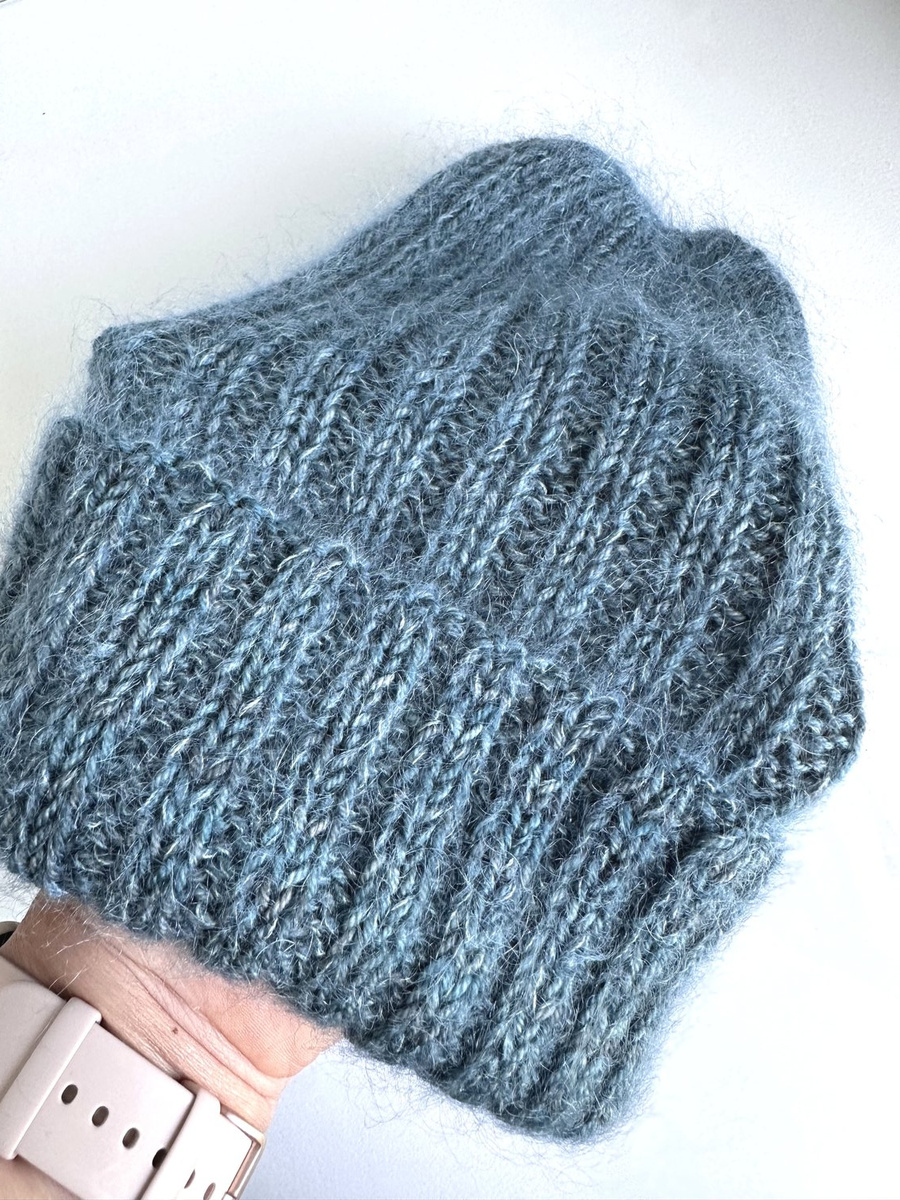 Ręcznie robiona czapka beanie AUREA 100% Ręcznie farbowana Baby Merino plus moher i jedwab Głębia Oceanu - edycja limitowana