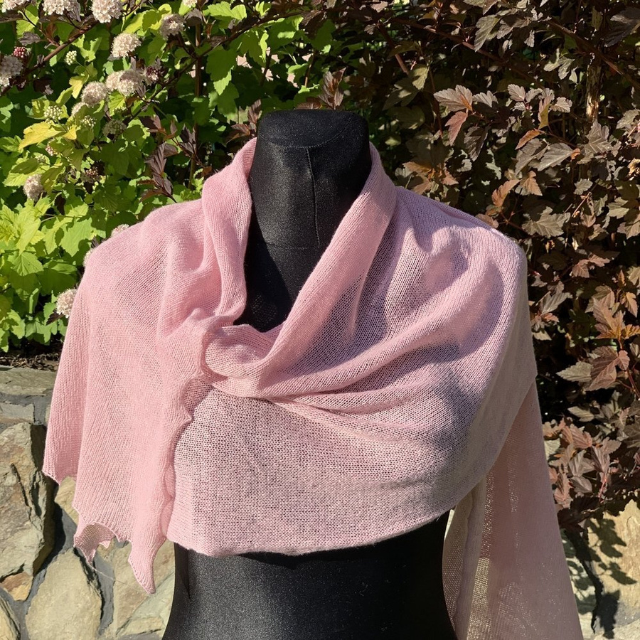 Elegancki, delikatny szal Nitkowe Love Różowy 40 x 200 cm