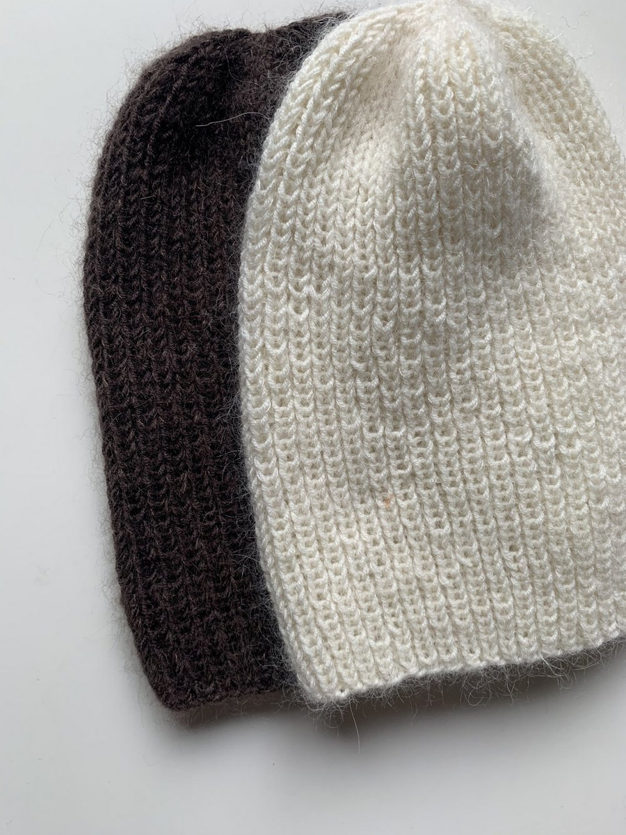 Handmade women’s hat AUREA 100% Baby Merino plus mohair and silk 02/01 Ecru