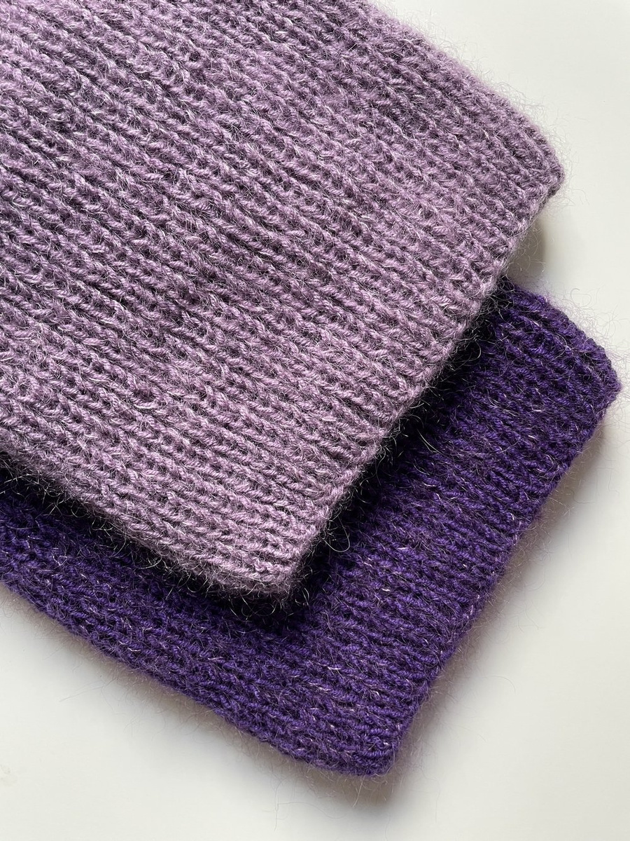 Handgemachte Damenmütze AUREA 100% Baby Merino plus Mohair und Seide 40/05 Amethyst