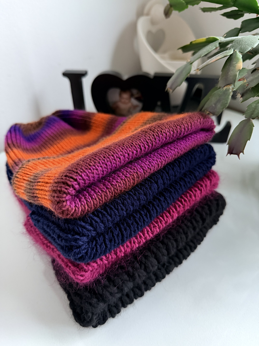 Ręcznie robiona czapka damska JANKA 100% Wełna owcza 02 Czarny