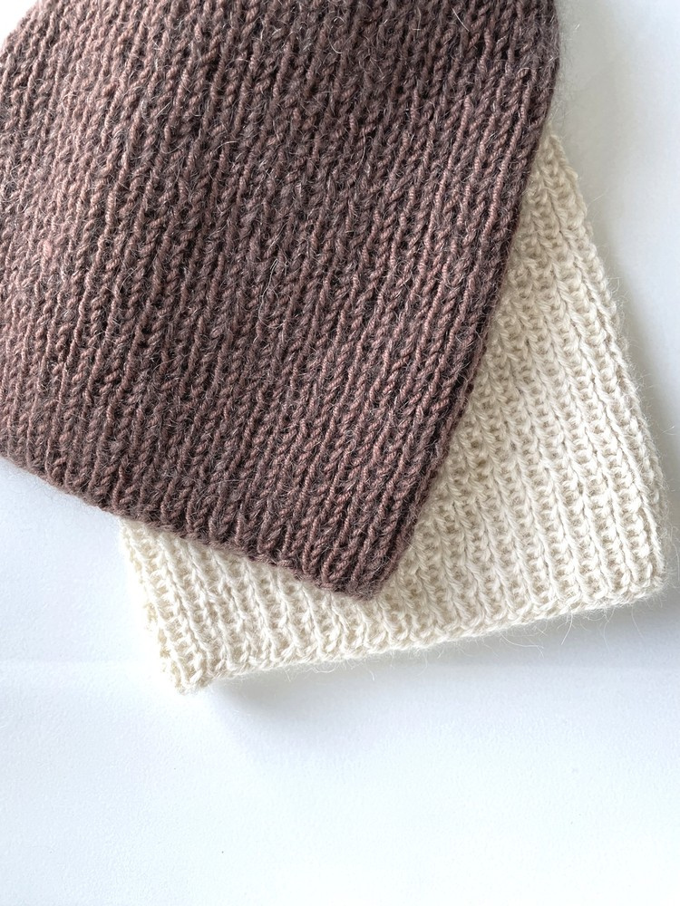 Handmade Czapka damska AUREA 100% Baby Merino plus moher i jedwab 52/15 Czekolada deserowa