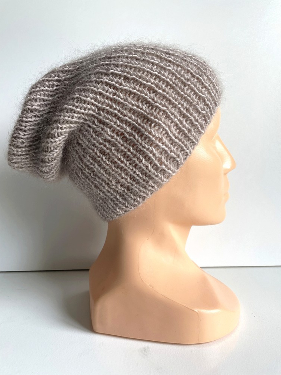 Handgemachte Damenmütze AUREA 100% Baby Merino plus Mohair und Seide 23/20 Hellbeige