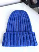 Wywijana czapka merino HELLI 100% Baby Merino 33 Jaskrawoniebieski