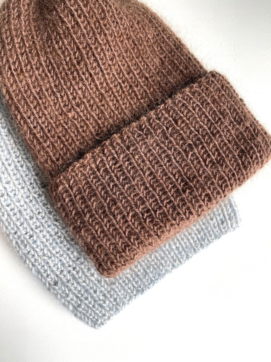 Ręcznie robiona czapka beanie AUREA 100% Baby Merino plus moher i jedwab 52/35 czekolada