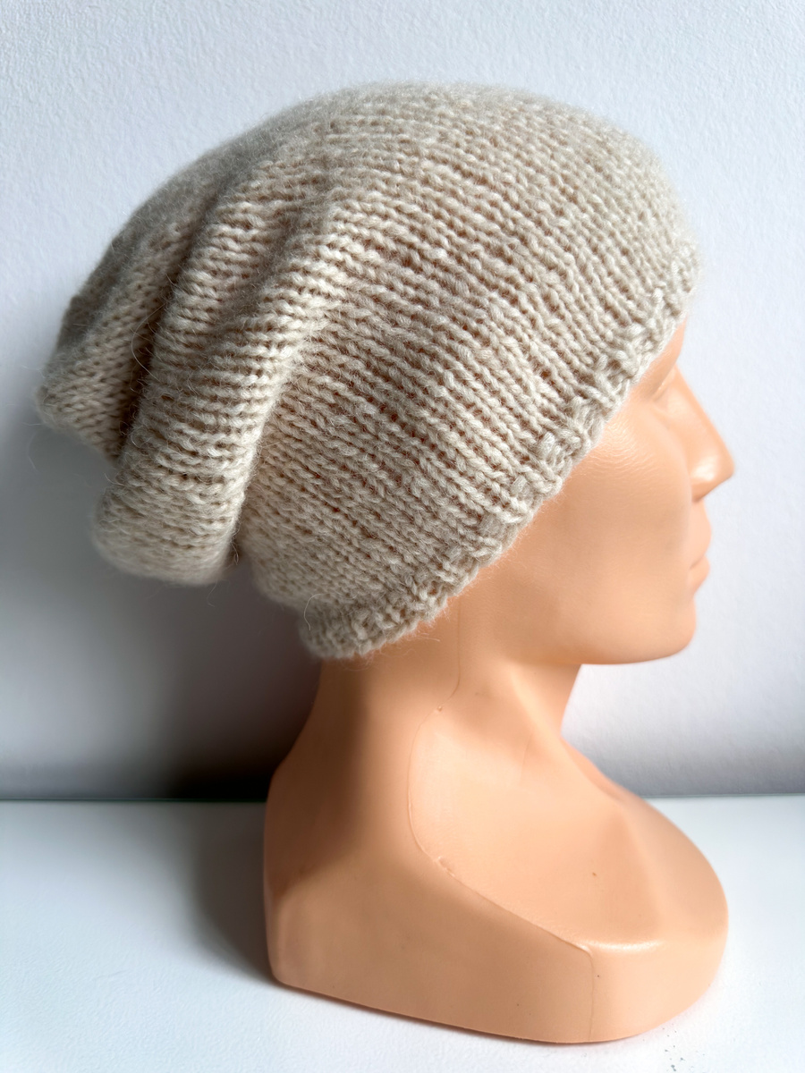 Ciepła czapka ręcznie robiona CHMURKA Alpaka 44 karminowy