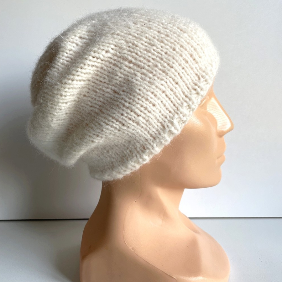 Ręcznie robiona czapka CHMURKA Alpaka 01 Ecru