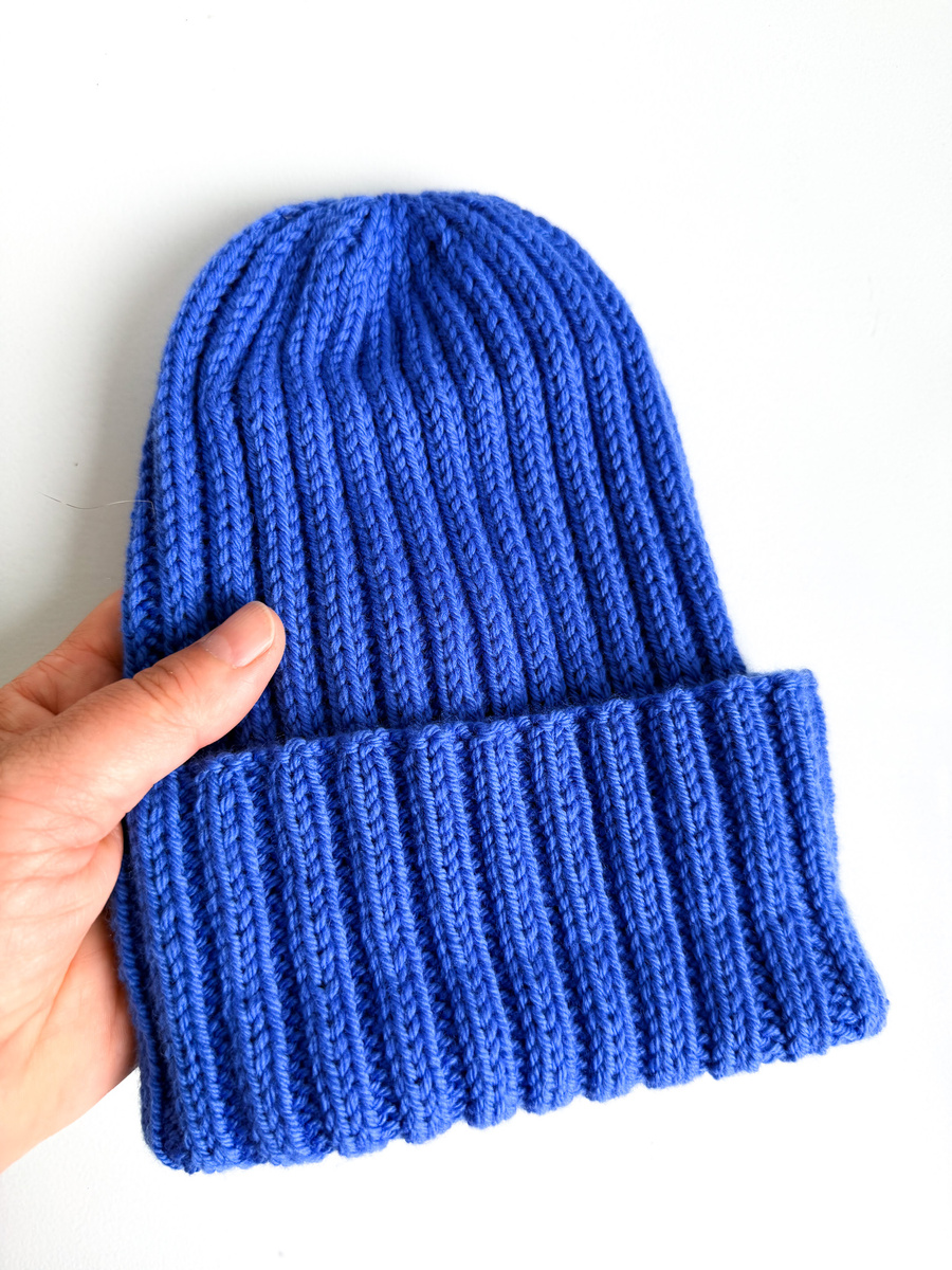 Wywijana czapka ELLI 100% merino 24 Kobalt