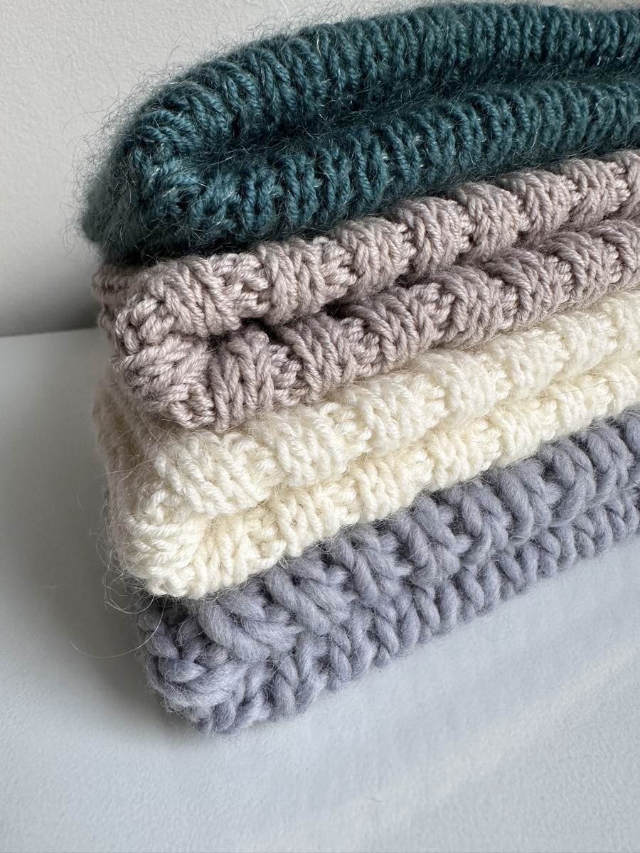 Ręcznie robiona czapka beanie AUREA 100% Baby Merino plus moher i jedwab 02 Czarny