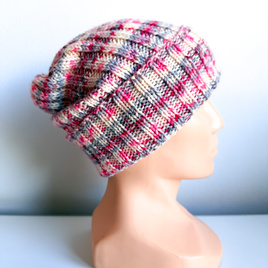 Wywijana czapka NELLI Merynos 19 Jagody i Śmietanka