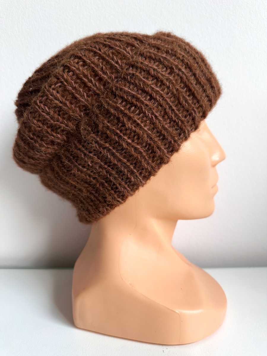 Ręcznie robiona czapka damska MORGANA Merynos, Alpaka z Jedwabiem 52/38 Czekolada