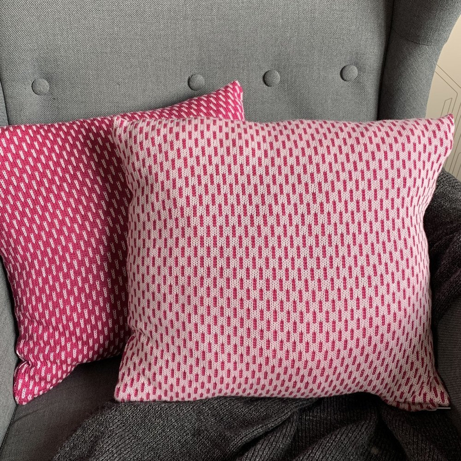 Sweterek, ocieplacz na świecę niebieski