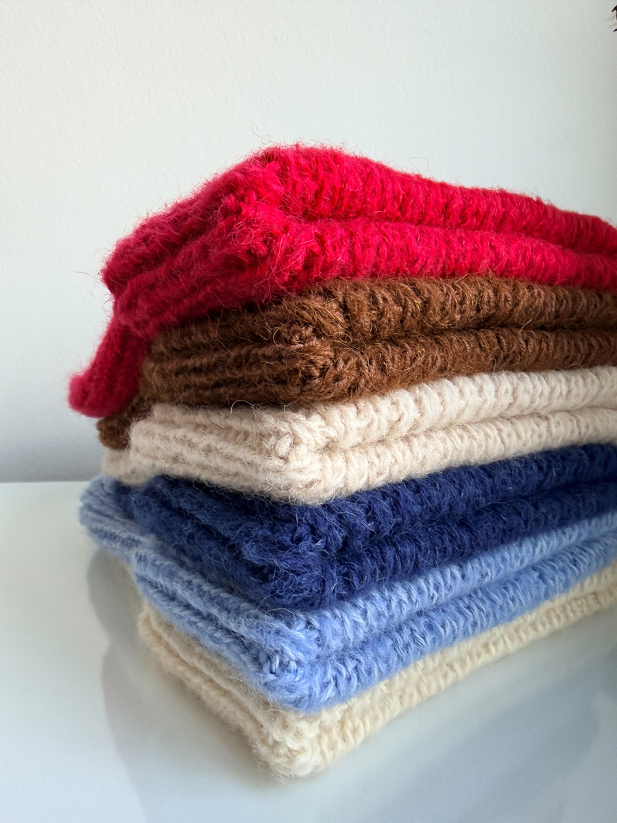 Ręcznie robiona czapka damska MORGANA Alpaka z Jedwabiem 5575/39 Granatowy