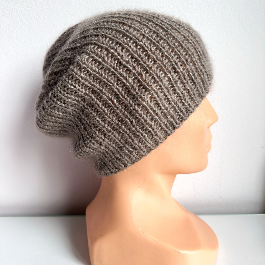 Handgemachte Damenmütze AUREA 100% Baby Merino plus Mohair und Seide 57/12 Grau-Braun