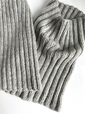 Ręcznie robiony KOMIN 100% Baby Merino 22 Jasny Szary 30 cm długości
