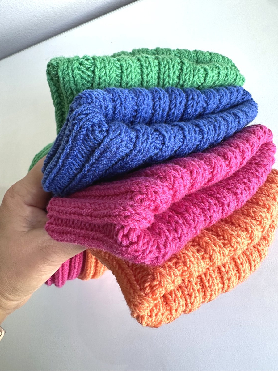 Wywijana czapka merino HELLI 100% Baby Merino 33 Jaskrawoniebieski