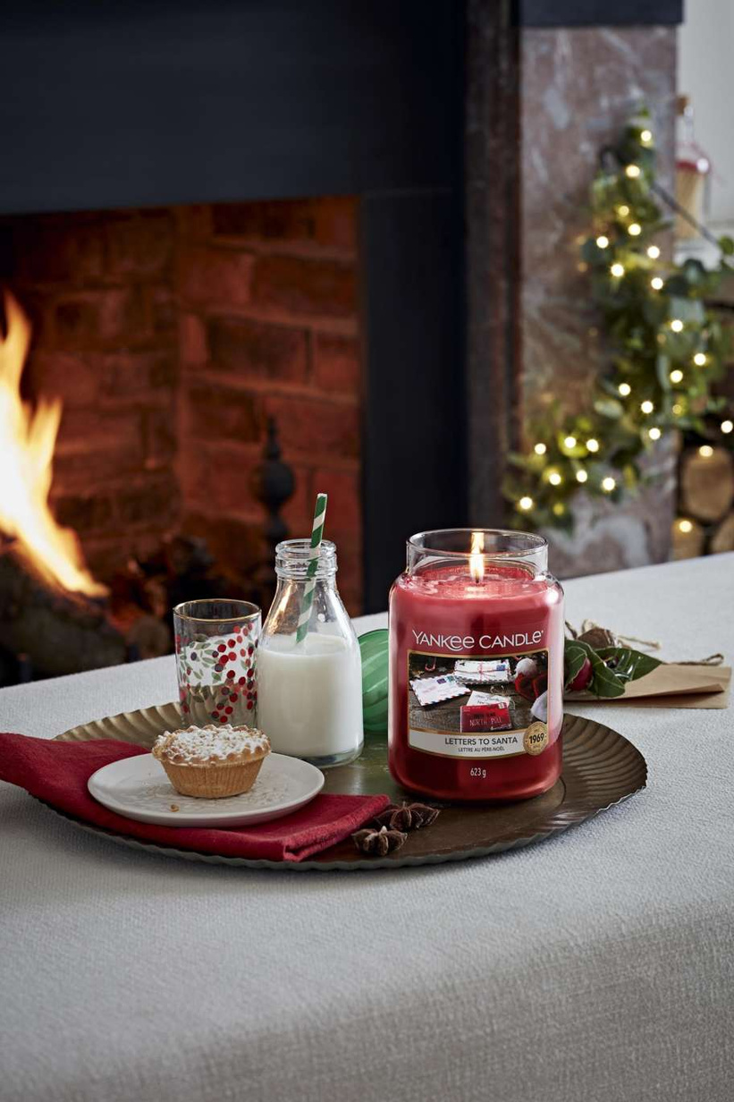 Duża świeca zapachowa Yankee Candle LETTERS TO SANTA