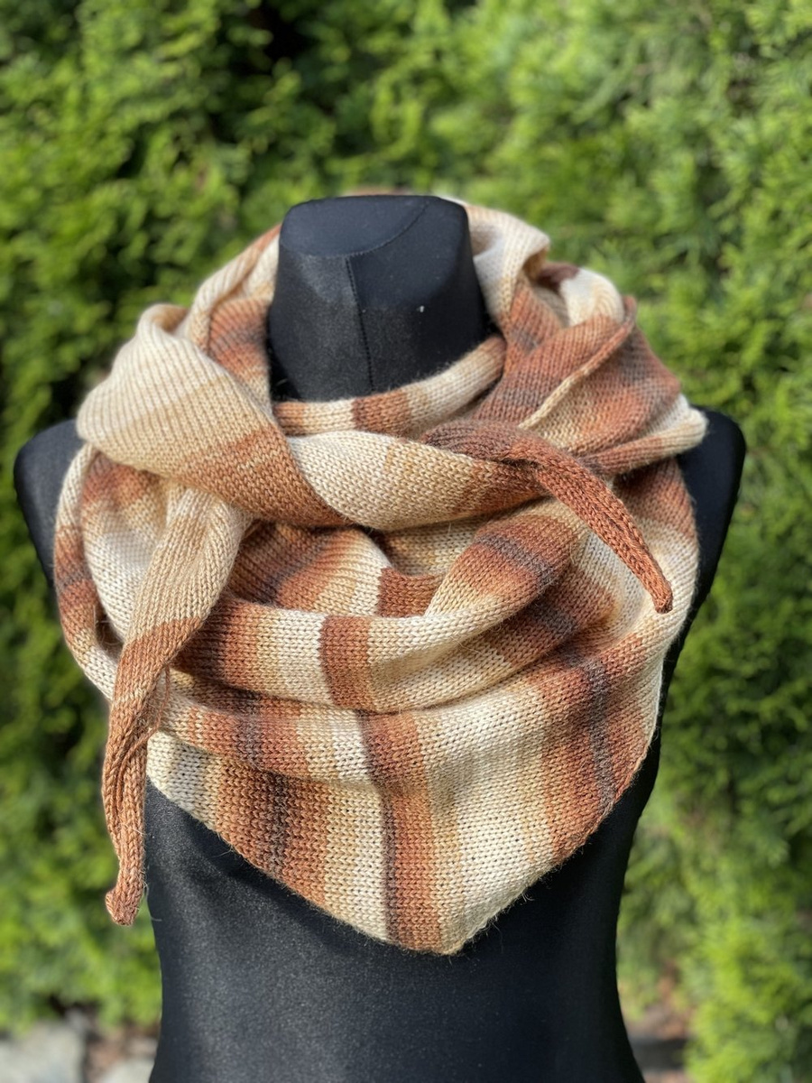 Chusta trójkątna Karmelowa