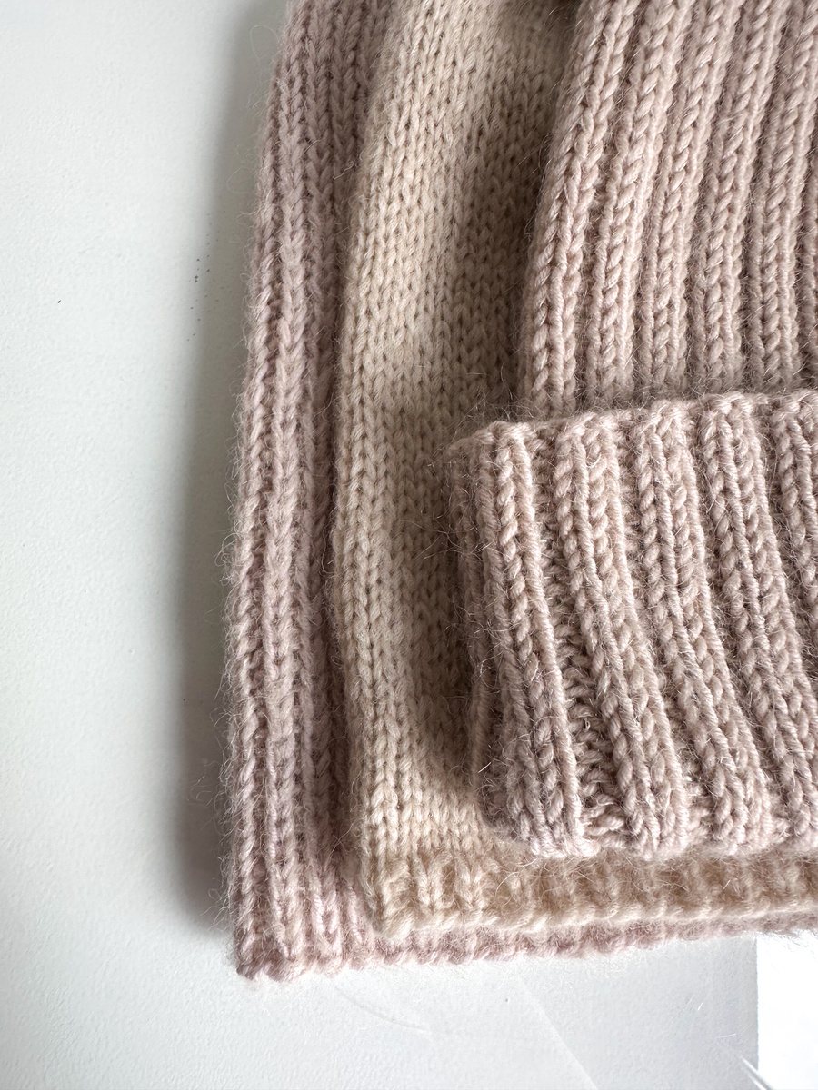 Ręcznie robiona czapka beanie MIRA 100% Merino plus moher i jedwab 13 dżins