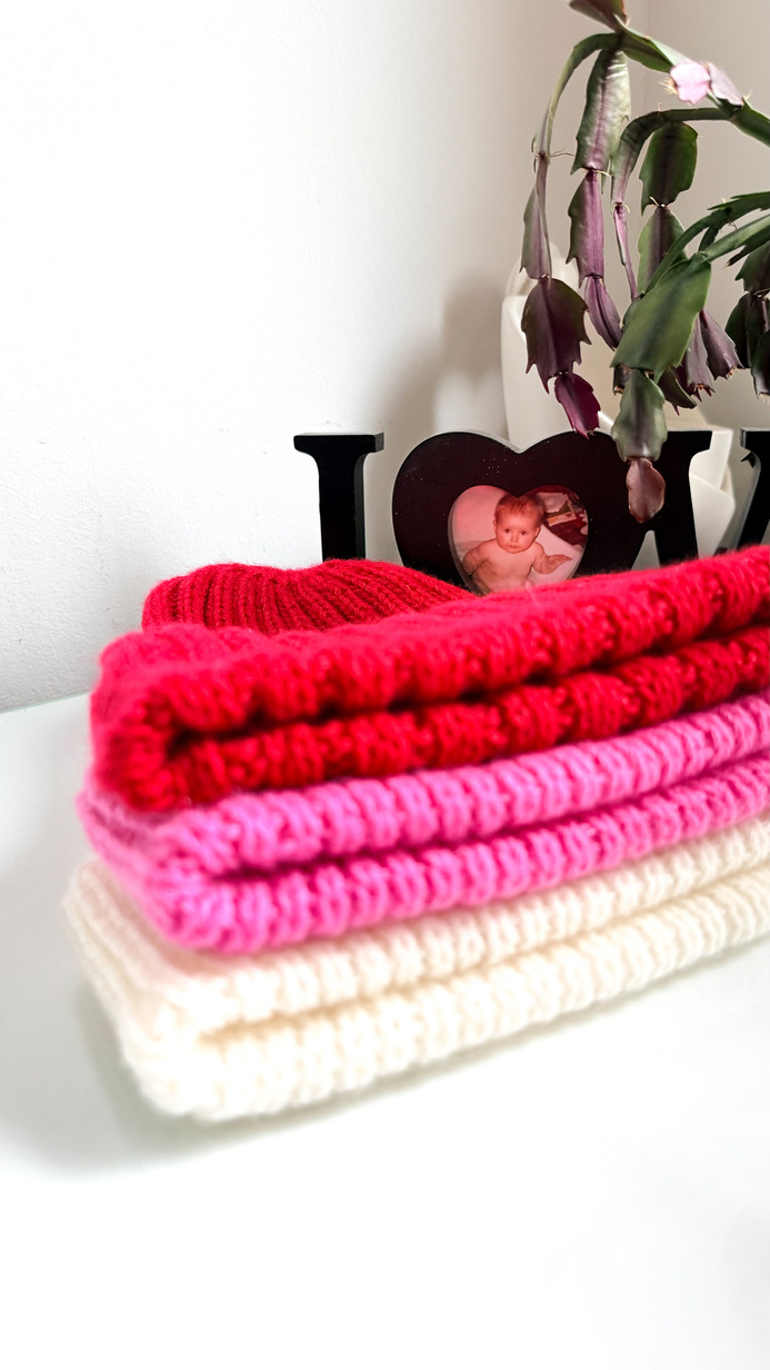ELORA Turn-Up Cashmere and Silk Beanie 564 Gerbera