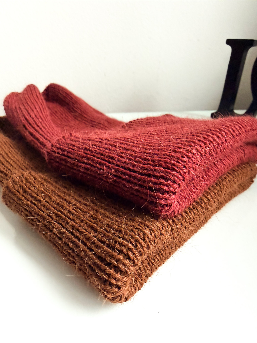 Czapka wywijana HELEN 100% Alpaka 9040 ostrokrzew