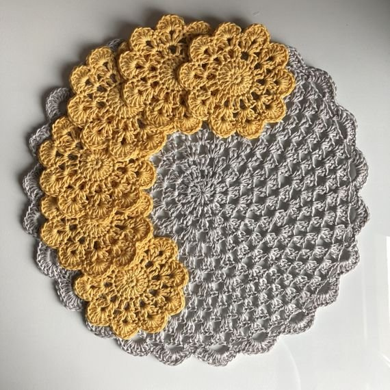 Sweterek, ocieplacz na świecę niebieski