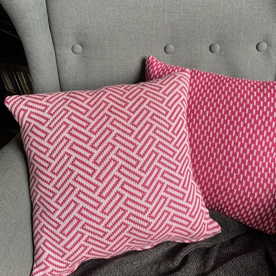 Sweterek, ocieplacz na świecę niebieski