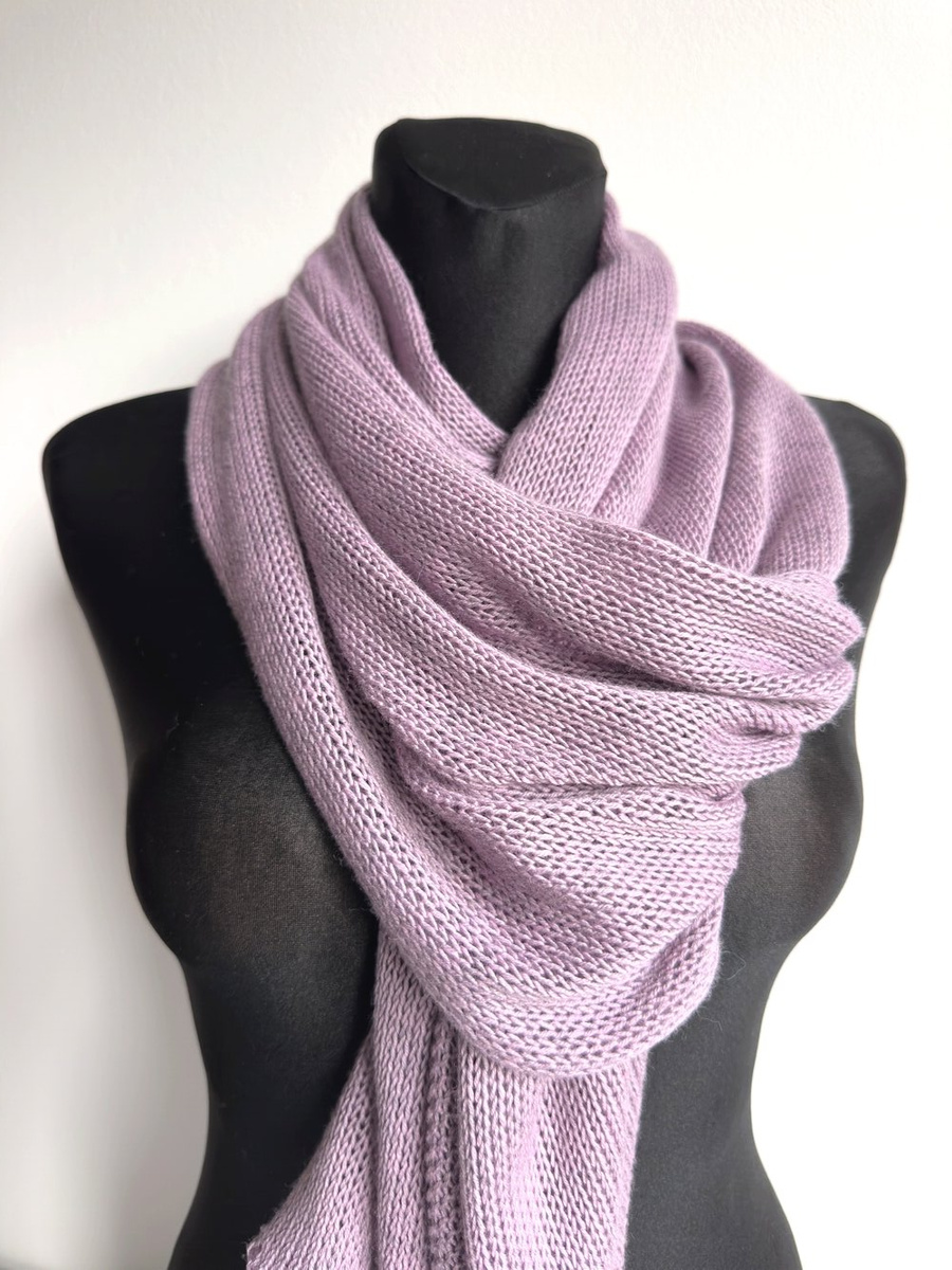 Ciepły i przytulny szal Nitkowe Love 230x35 cm 100% Baby Merino 02 Ecru