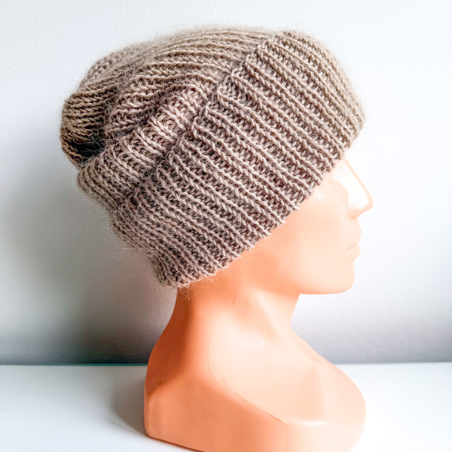Ręcznie robiona czapka beanie AUREA 100% Baby Merino plus moher i jedwab 64/54 jasny dąb