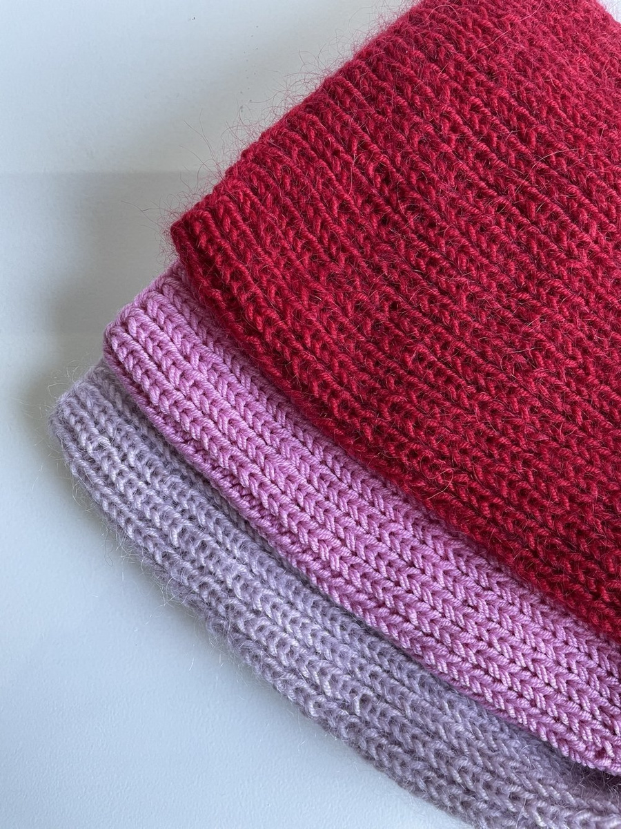 Handmade women's hat AUREA 100% Baby Merino plus mohair and silk 16/14 Red