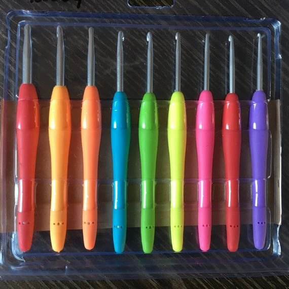 Komplet szydełek metalowych z ergonomiczną rączką 2 - 6 mm