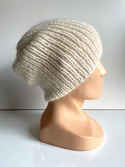 Handgefertigte Damenmütze AUREA 100% Baby Merino plus Mohair und Seide 02/01 Ecru