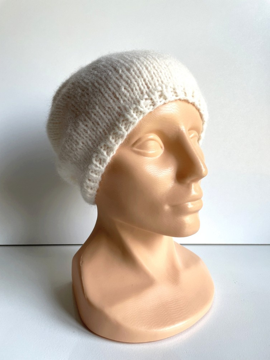 Ręcznie robiona czapka CHMURKA Alpaka 01 Ecru