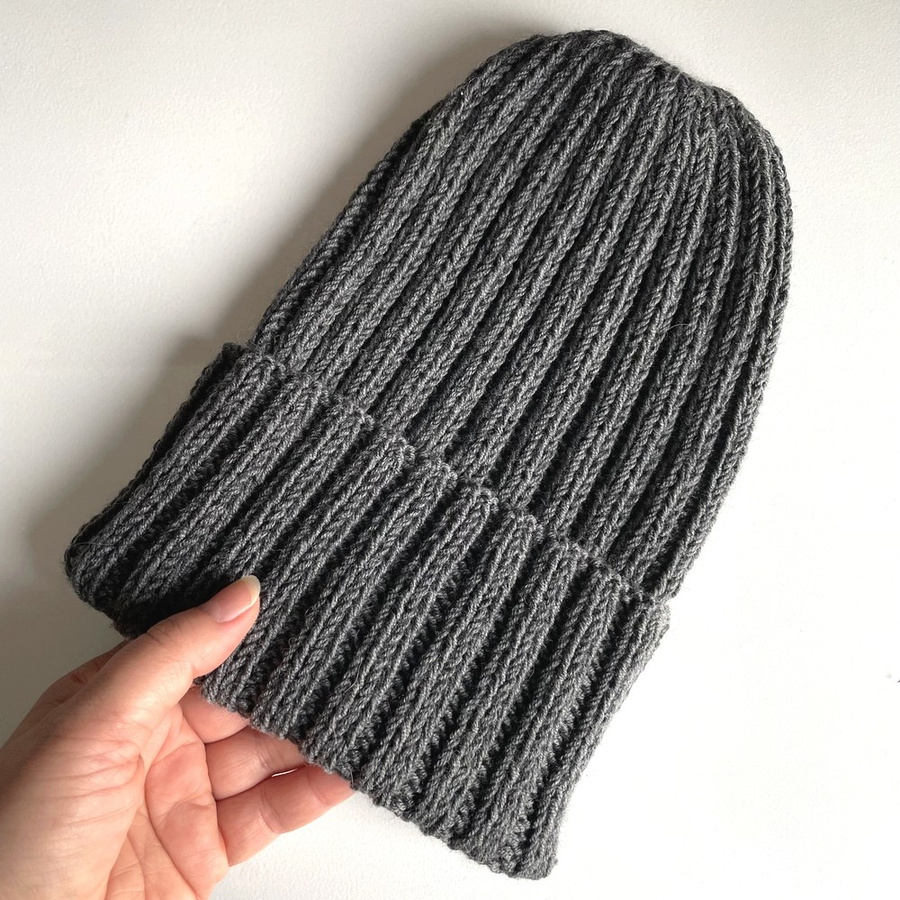 Wywijana czapka merino HELLI 100% Baby Merino 20 Ciemny Szary