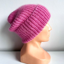 Ręcznie robiona czapka beanie AUREA 100% Baby Merino plus moher i jedwab 07/62 Lody truskawkowe